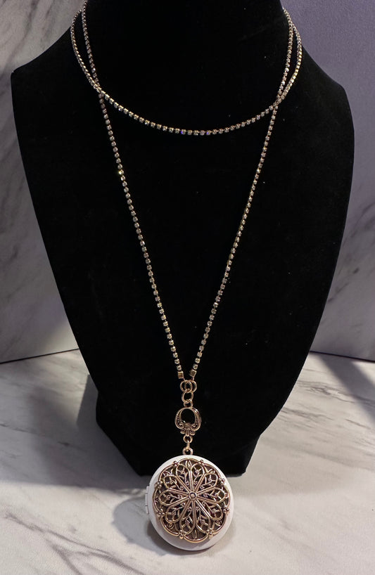 Locket pendant and crystal chain